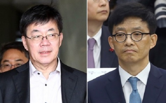 Senior prosecutor, ministry official offer to resign after Moon's inspection order