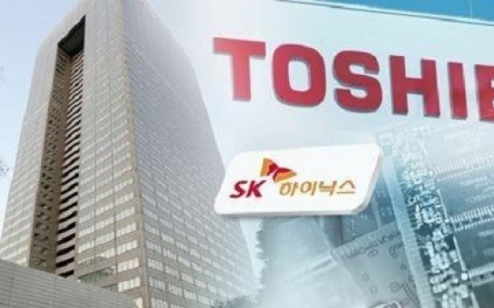 SK hynix joins bidding for Toshiba's memory division