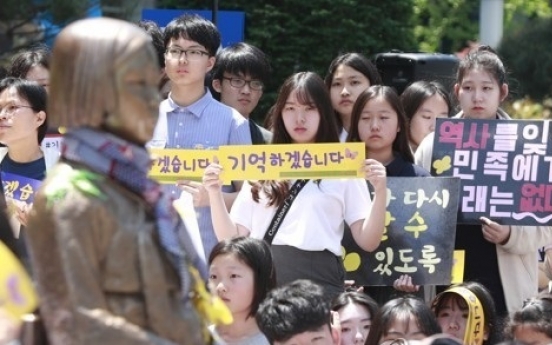 Activist fined for protesting at Japanese Embassy against comfort women deal