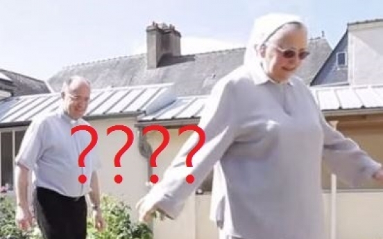 (영상) 78세 수녀님을 들뜨게 한 호버 보드...