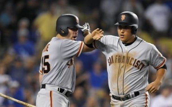 Korean Hwang Jae-gyun rejoins San Francisco Giants