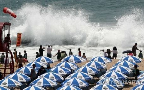 Rip tide keeps swimmers from entering sea at Busan's Haeundae Beach