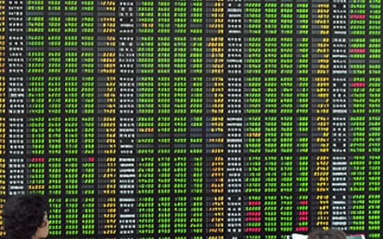 Seoul stocks end lower on institutional selling