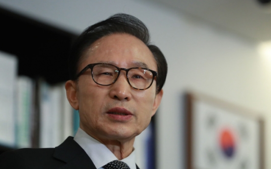 Lee Myung-bak cries foul as investigations close in