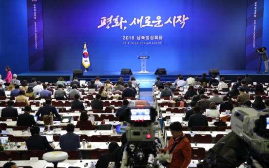 [From the scene] Reporters hopeful, excited about historic summit