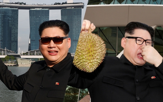 [Photo News] ‘Kim Jong-un’ seen in Singapore, sniffing durian