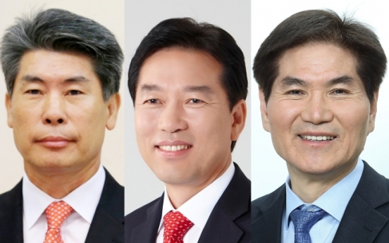 Moon names new aides in drive to boost economy