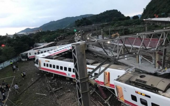 17 dead in Taiwan rail accident: authorities