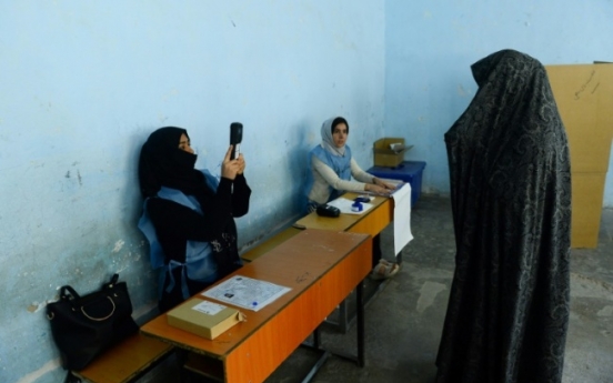 Afghan polling centres plagued by problems as casualties surge