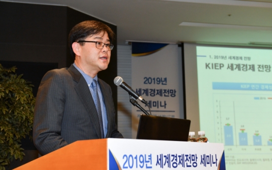 Trade experts urge Korean Inc. to diversify markets, products