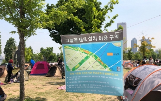 [From the scene] Tent regulations in Hangang parks trigger controversy