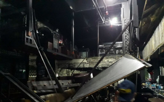 Police accelerate probe into collapse of club balcony in Gwangju