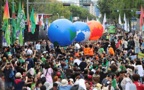[From the scene] Koreans join global climate protest