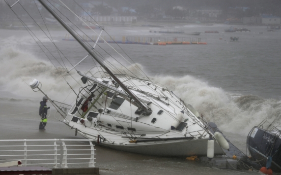 Typhoon Tapah sweeps Korea’s southern region, at least one dead