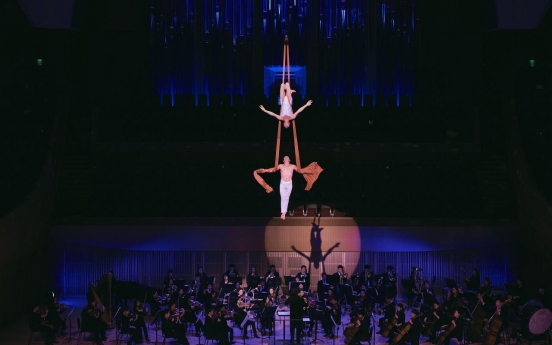 [Herald Review] Classical music lifted up by circus performance