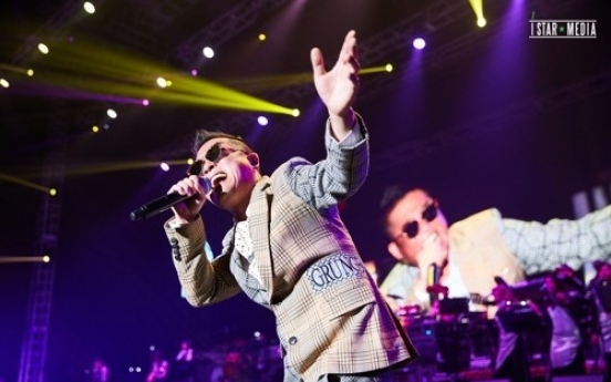 Singer Kim Gun-mo to end tour in February