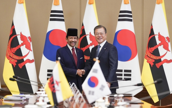 [ASEAN-Korea summit] Moon begins week of ASEAN diplomacy with Brunei, Singapore summits