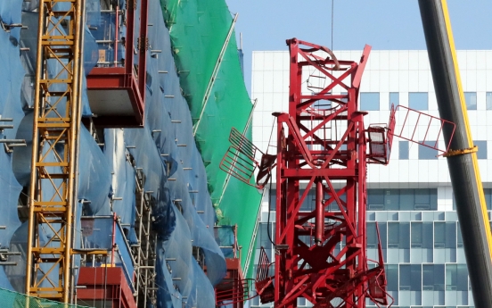 [Newsmaker] 2 dead, 1 injured in Incheon crane collapse