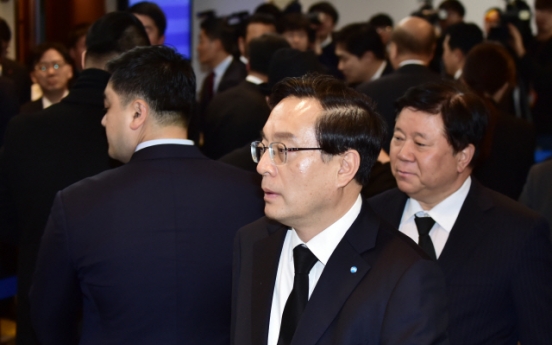 Woori Financial chief to remain until further notice