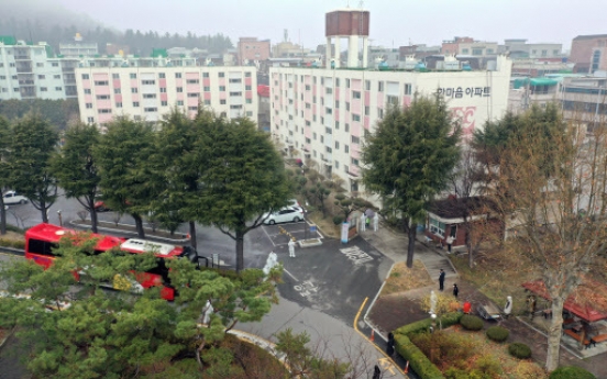 [Newsmaker] 46 infections confirmed at apartment complex in Daegu