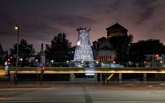 Installation work in central Seoul becomes talk of town