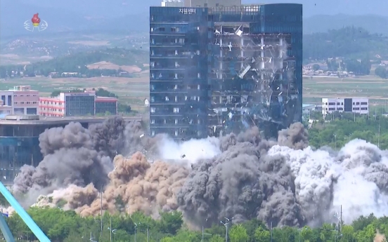 [News Focus] N. Korea’s liaison office demolition dampens cross-border projects of banks