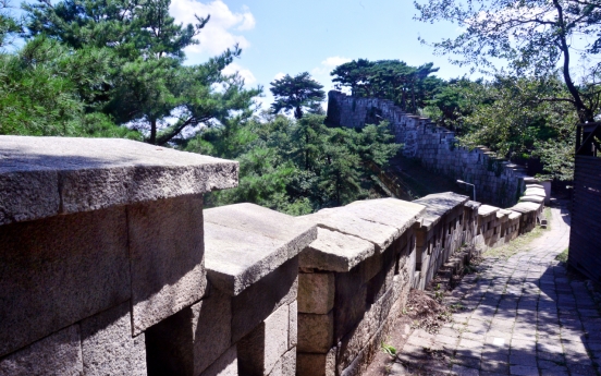 [Eye Plus] Walking from Seoul's first park to northern city gate that overlooks Seoul