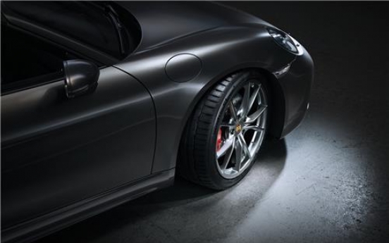 Hankook Tire supplies tires for Porsche sports car