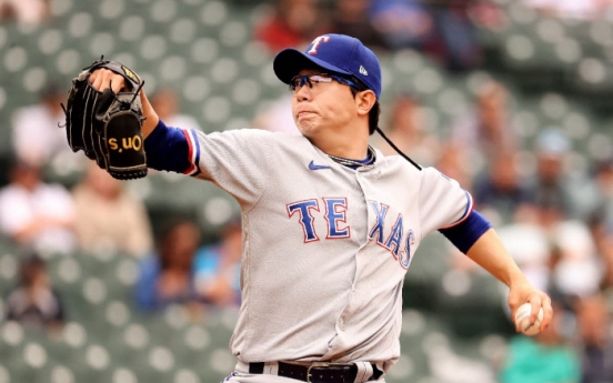 Rangers' Yang Hyeon-jong yanked early in loss to Mariners