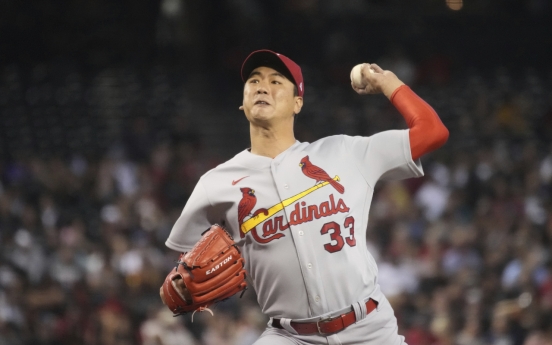 Cardinals' Kim Kwang-hyun takes 3rd straight loss vs. lowly Diamondbacks