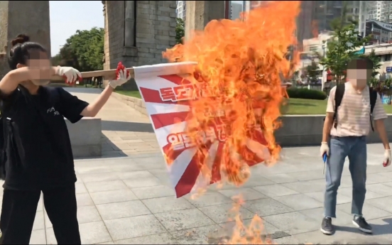 Student activists again burn Japanese flag in Seoul over Dokdo