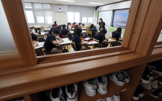 [Newsmaker] In-person attendance at middle schools in greater Seoul to increase ahead of full reopening