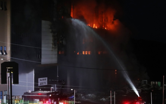 Fire at Coupang warehouse rages for over a day, 1 firefighter trapped