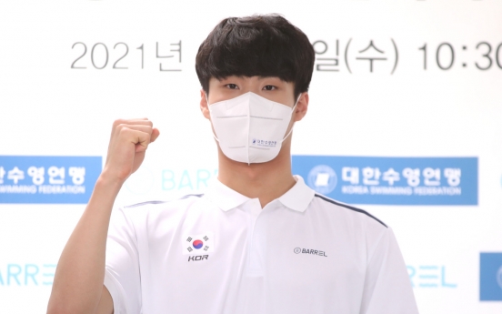 Teen swimming sensation Hwang Sun-woo eyes Olympic medals in 2024