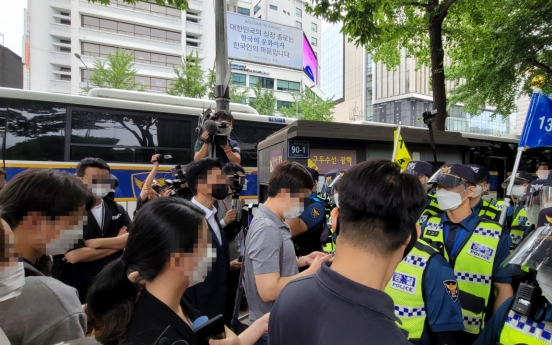 Police block Liberation Day rallies by conservatives