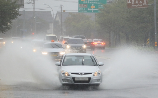 Typhoon Chanthu brings heavy rain on Jeju