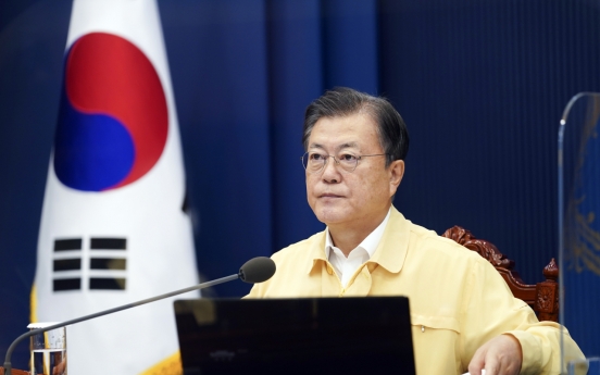 Moon urges all-out govt. efforts to contain coronavirus infections