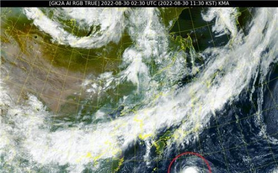 Typhoon Hinnamnor on its way