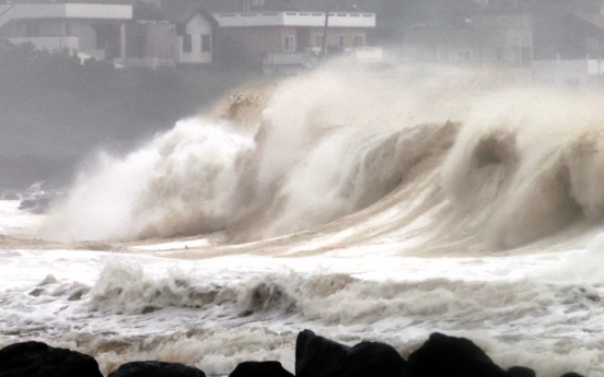 Powerful Typhoon Hinnamnor approaches S. Korea