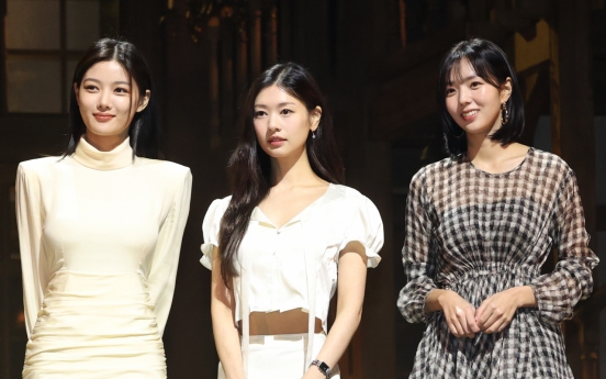 TV actors Kim Yoo-jung, Jung So-min make theater debut with ‘Shakespeare in Love’