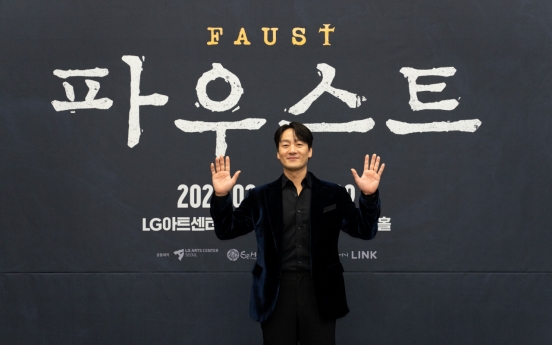 Park Hae-soo returns to theater as Mephisto in 'Faust'