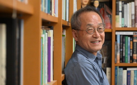 [Herald Interview] Choe Jae-chun's 'Darwin’s 12 Apostles' sheds new light on evolution theory