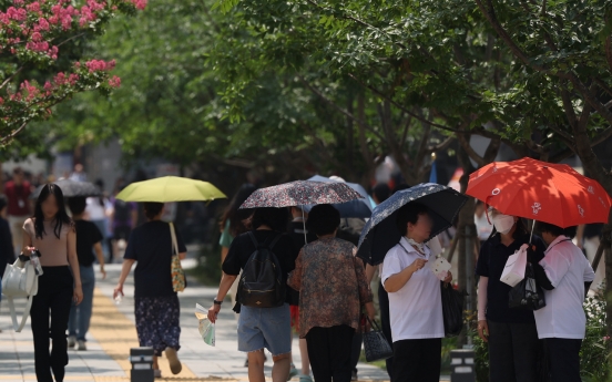 Parasols jump in popularity amid S. Korean heatwave