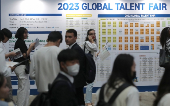 Visa applications open for additional 12,900 foreign workers