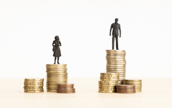 What are the reasons for the gender wage gap? Women say discrimination, men say career breaks