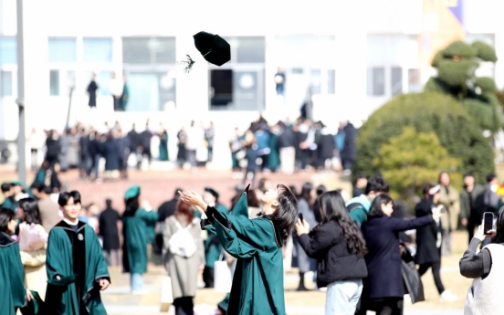 Over half of new hires in S. Korea are college graduates: data