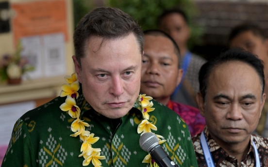 Tycoon Musk launches Starlink in Indonesia