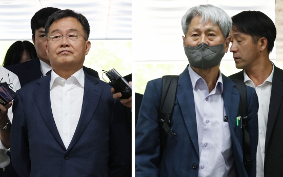 Arrest warrants issued for 2 accused of defaming Yoon in media interview