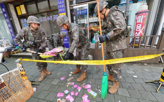 N. Korea sweet wrappers, noodles on Seoul streets in balloon blitz