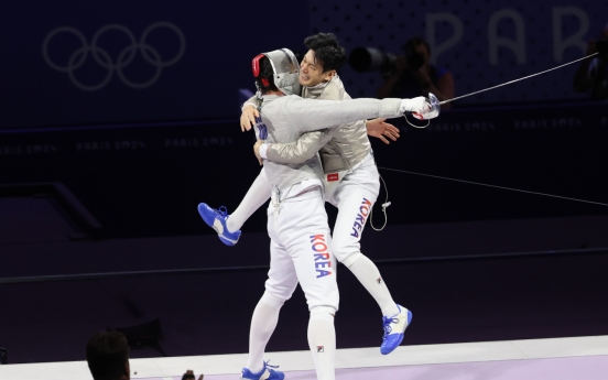 Different members, same result for men's sabre fencing team: gold medal